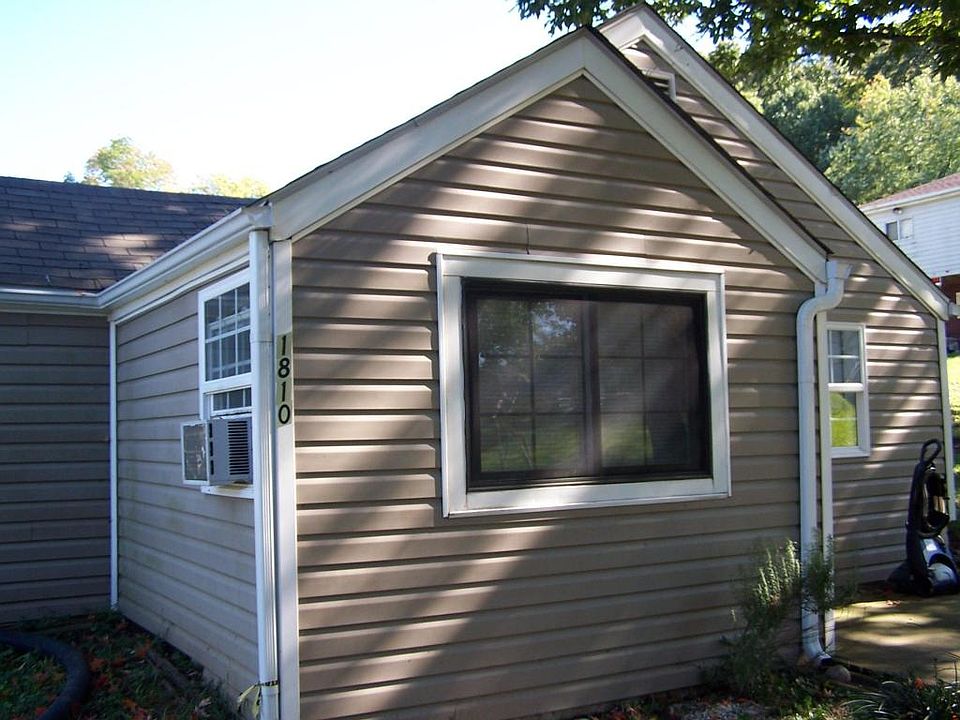 1st image of 1810 Padbury Ave SE