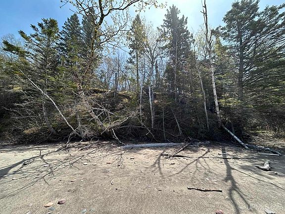 4th image of Lakeshore Dr