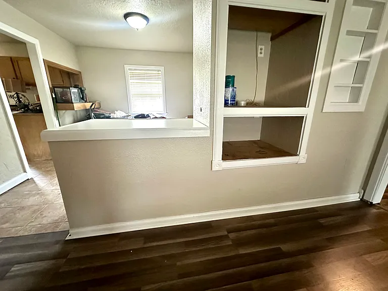 1405 Carlisle Ct — Photo 8
