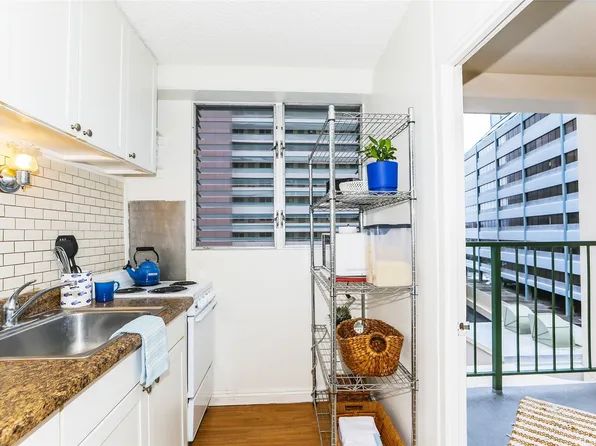747 Amana St APT 613, Honolulu, HI 96814