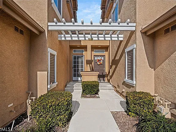 3 bed, 1248 sqft, $3,649 — Photo 2