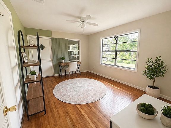 5th image of 308 Sunset Dr