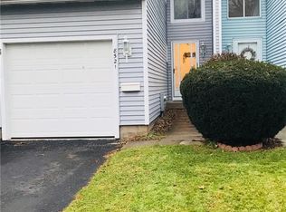 8521 Sextant Dr, Baldwinsville, NY 13027