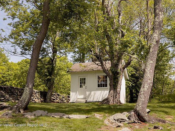 5th image of 809 N Quaker Hill Road