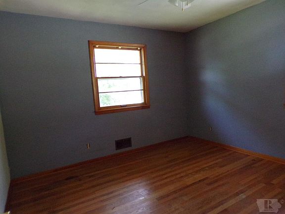 4th image of 3041 Westwood Dr