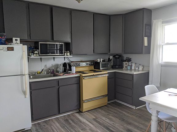2nd image of 1010 Priscilla Ln