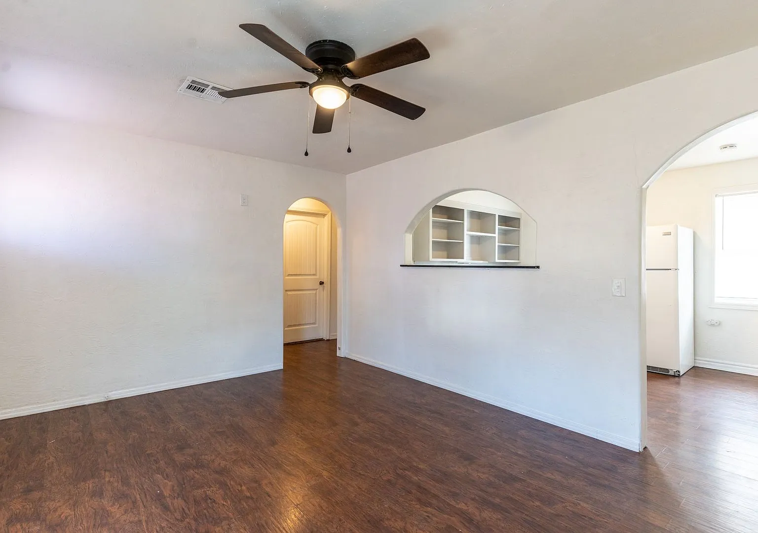 Check out this 2 bedroom home! — Photo 4