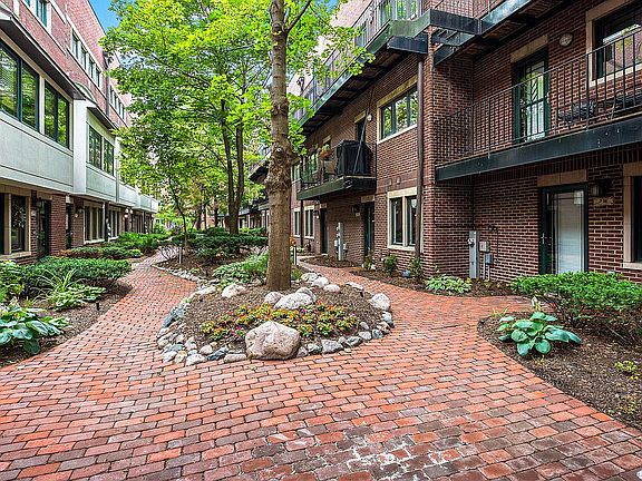2nd image of 2455 W Ohio St Unit 4W
