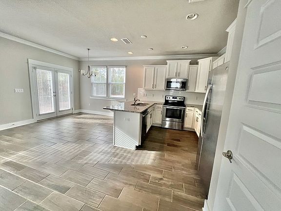 3rd image of 55 Oakley Ct