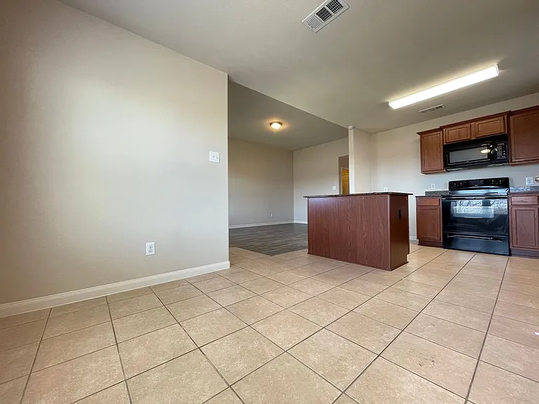 207 Dodge City Trl — Photo 15