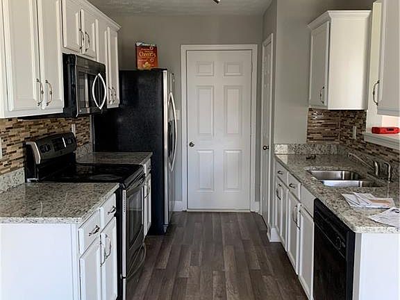 3rd image of 404 Lobdale Falls Dr