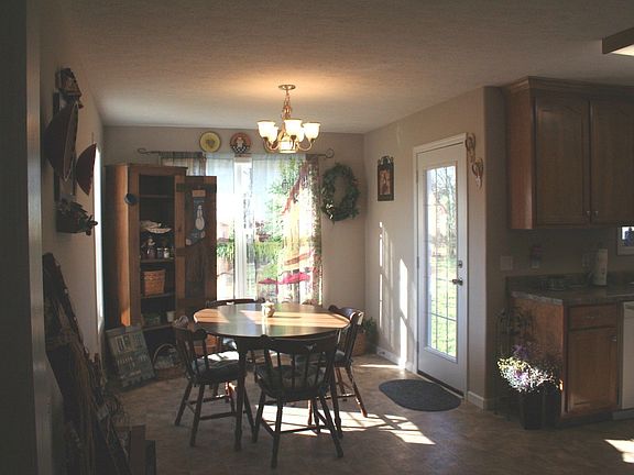 Cozy dining area off the Kitchen.