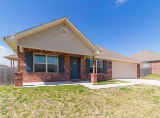 705 Vista St, Gentry, AR 72734