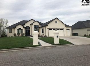 104 Dakota Dr, Hutchinson, KS 67502