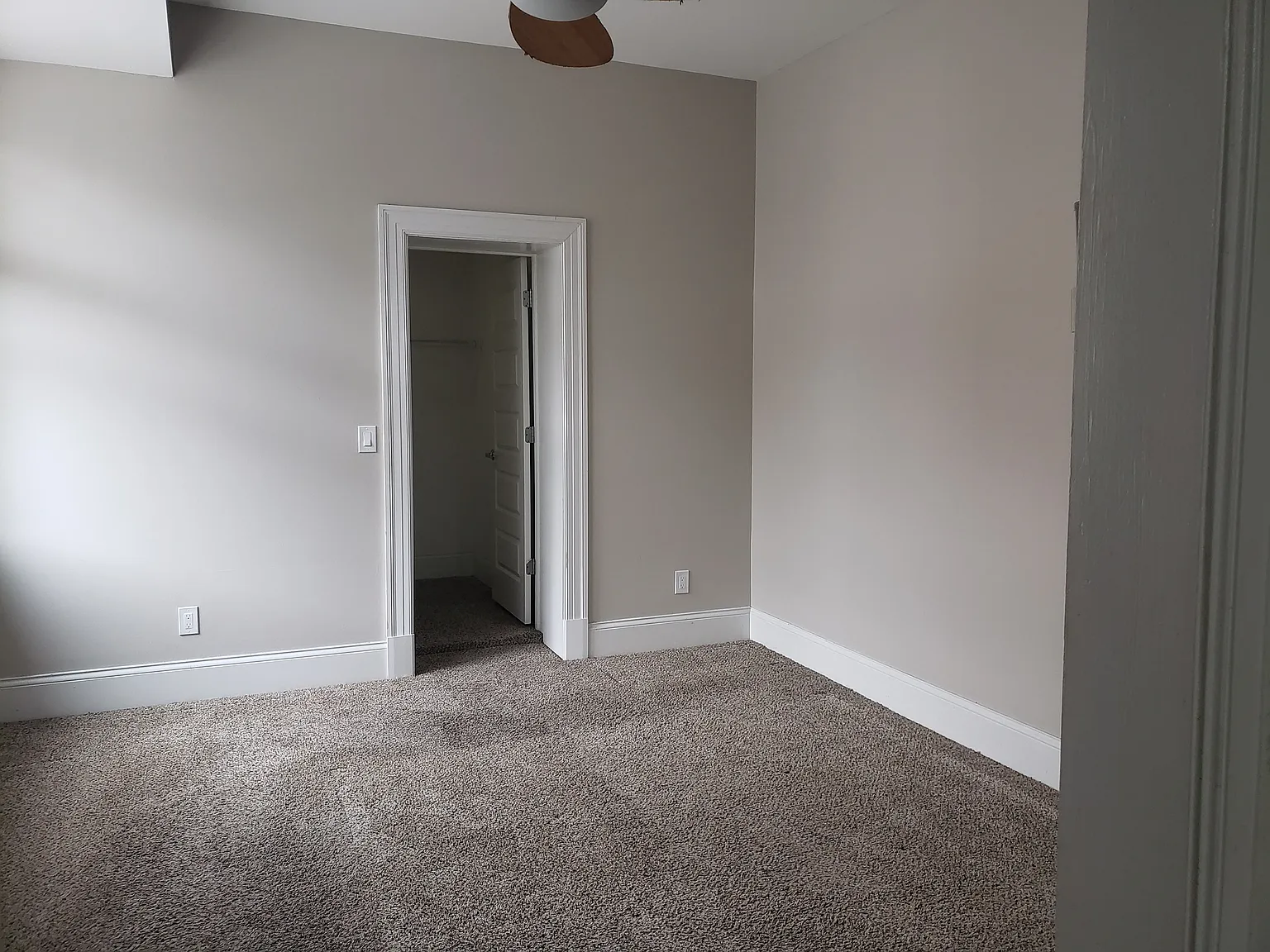 2 bed, 900 sqft, $1,300 — Photo 3