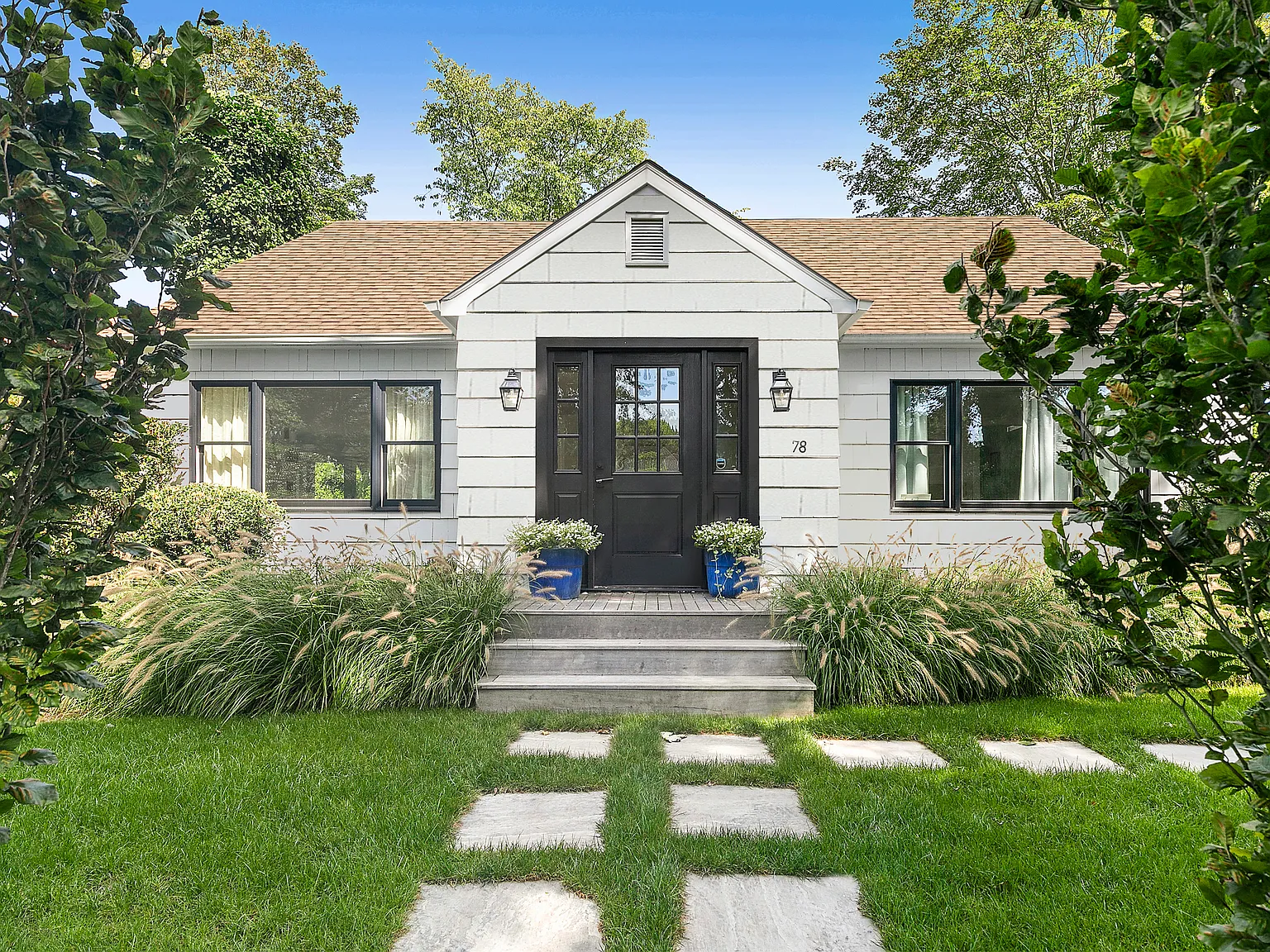 New Chic East Hampton Village Home with pool! — Photo 1
