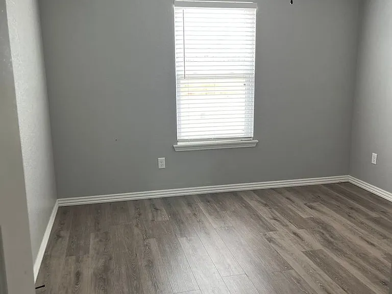1518 Northridge Dr E — Photo 43