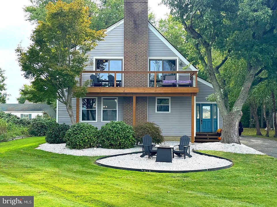 1st image of 605 Bayside Dr