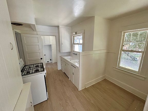 4th image of 1716 1/2 Bank St