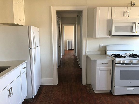 5th image of 1615 Lowry Ave N APT 1