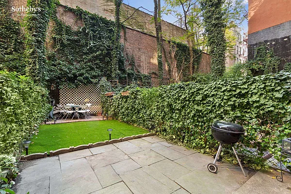Sold by Sotheby's International Realty | media 6