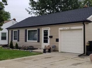 26014 Waldorf St, Roseville, MI 48066