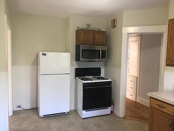 3rd image of 174 Whitwell St #1