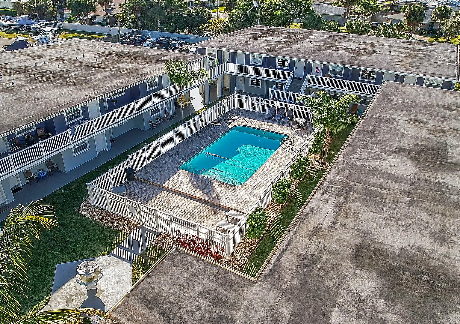 Satellite Arms Apartments — Photo 4