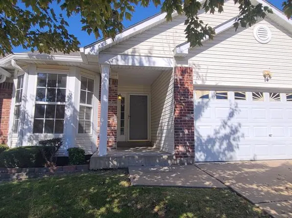 14 Twelve Oaks Ct #8C, Saint Peters, MO 63376