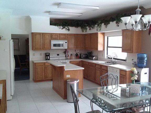 5th image of 11323 Bloomington Dr