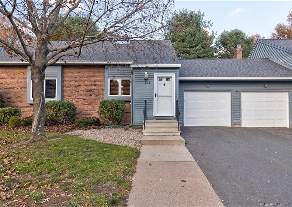 1st image of 804 Sand Stone Dr