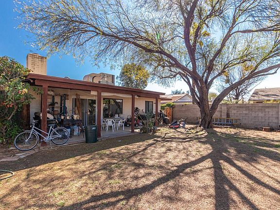5th image of 2729 N La Cienega Dr