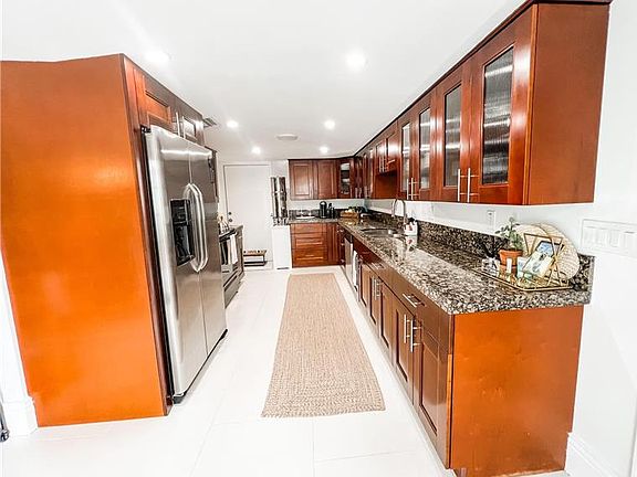 4th image of 247 Forest Hill Blvd