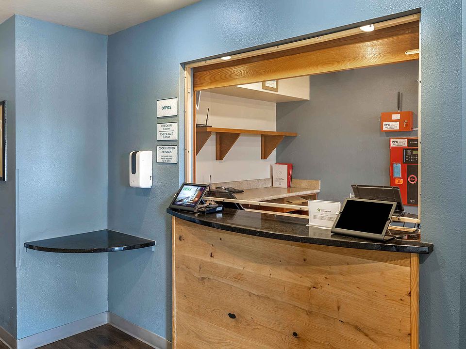Lobby and Guest Check-in