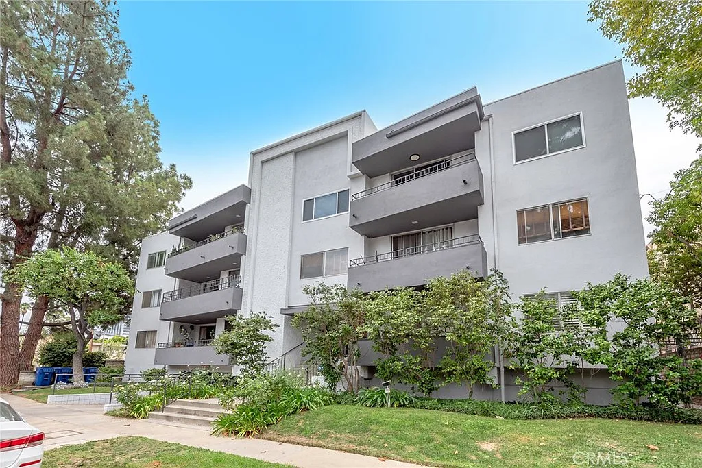 2 bed, 1690 sqft, $3,800 — Photo 1