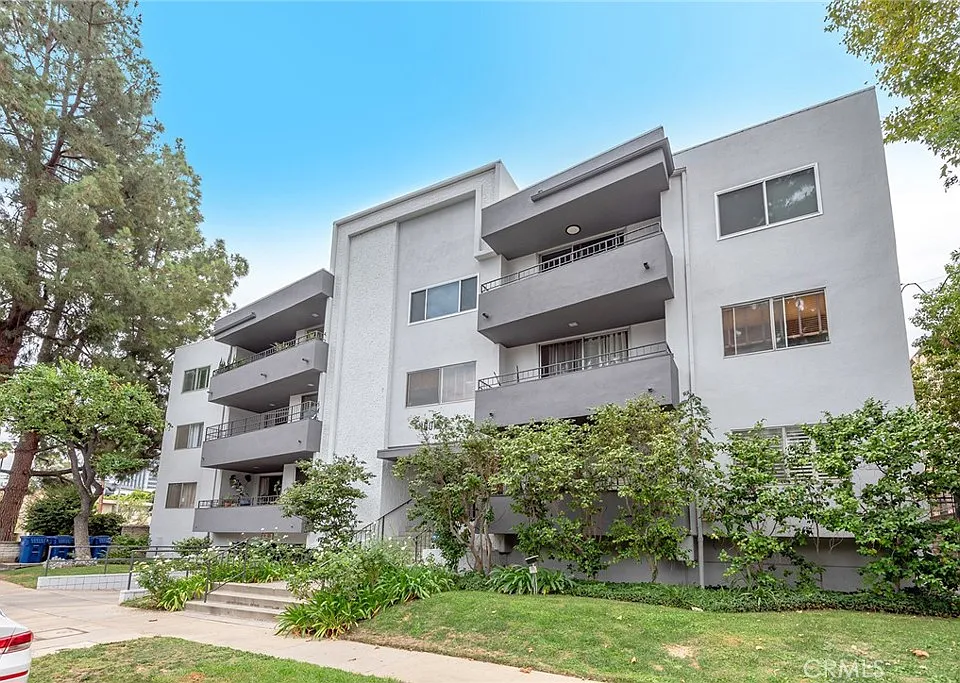 16012 Moorpark St #302A
