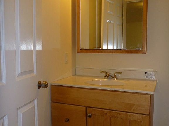 One Bedroom Bathroom