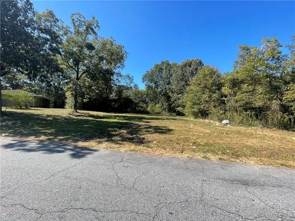 5225 Heather Ln #15, Atlanta, GA 30349