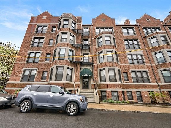 4th image of 26 Commonwealth Ter APT 19