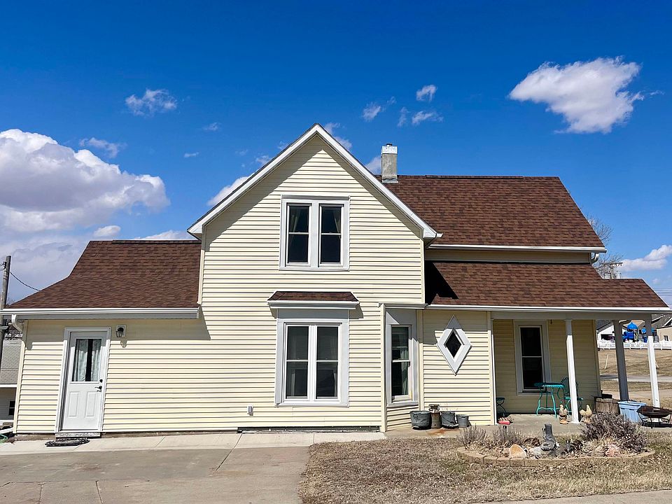 1st image of 301 Ash St