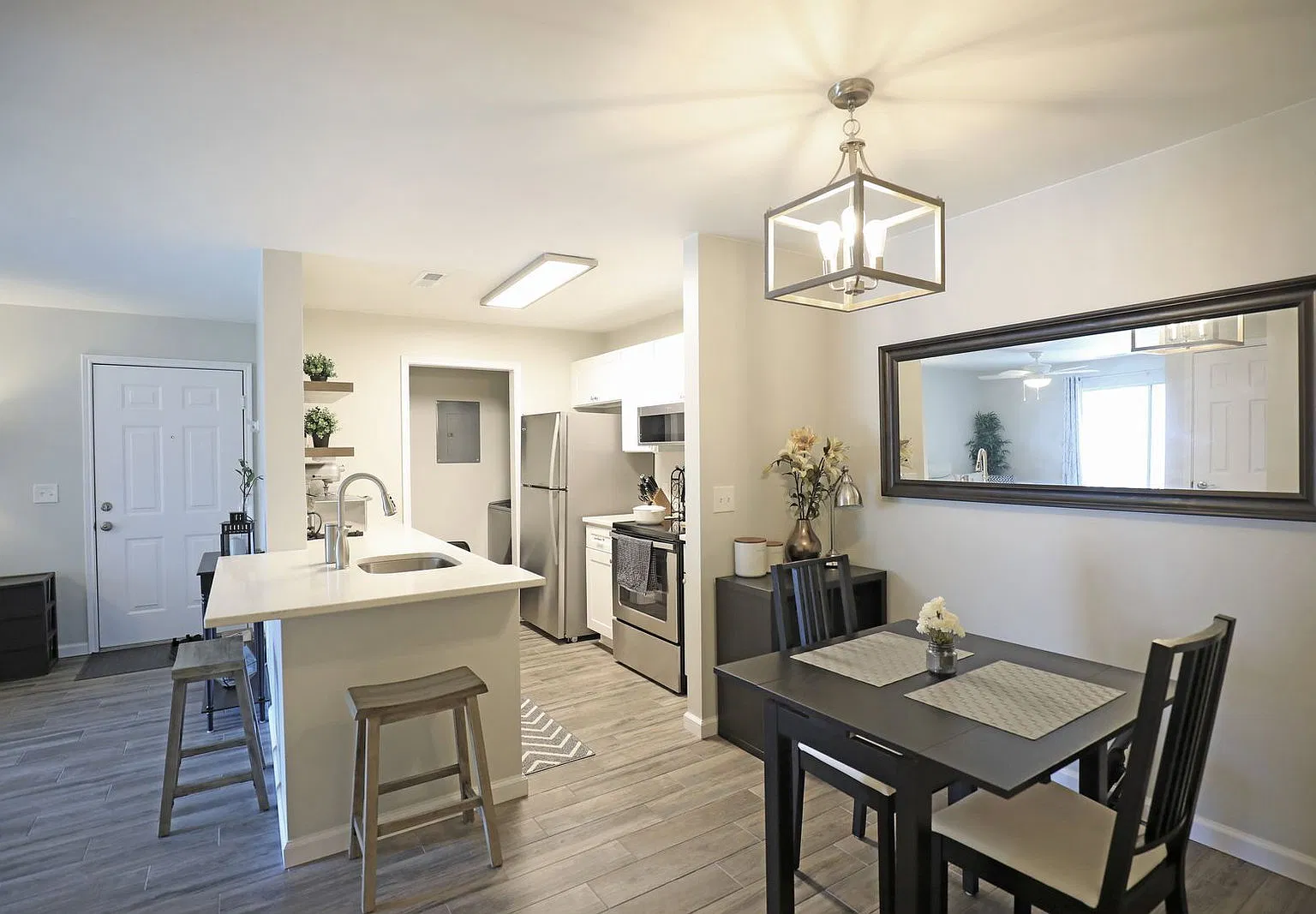 1 bed, 1.0 bath, 740 sqft, $1,845 — Photo 3