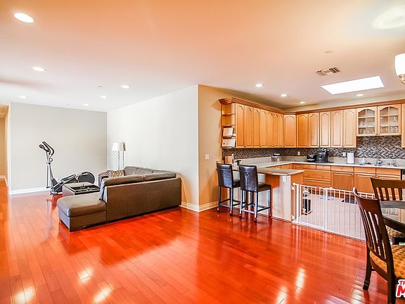 2nd image of 971 S Saint Andrews Pl APT 303