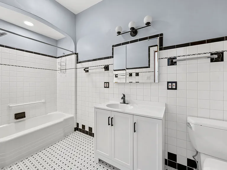 915 W Newport Ave #1 — Photo 9