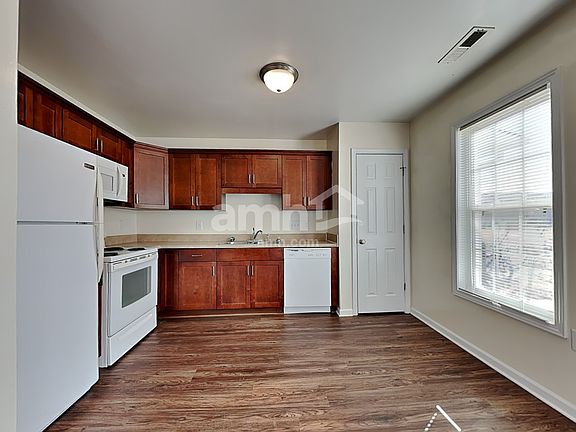 3rd image of 103 Wolf Creek Ln