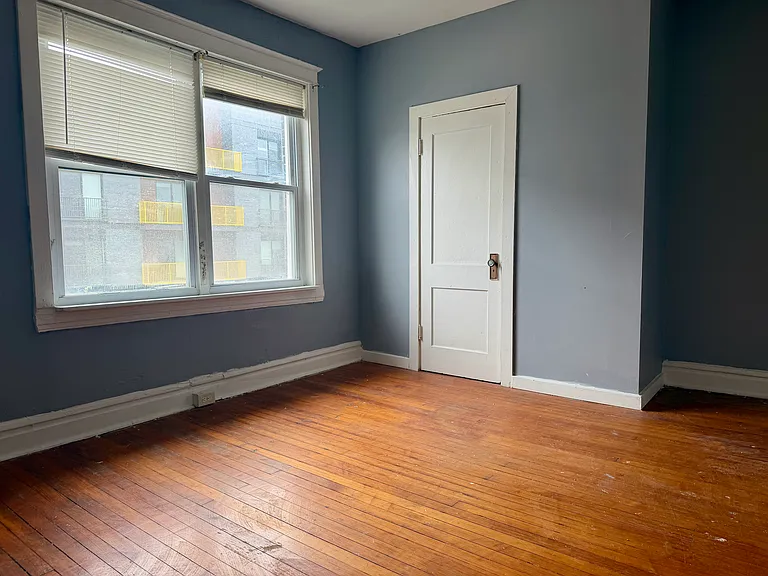 907 S Sarah St #2F — Photo 6