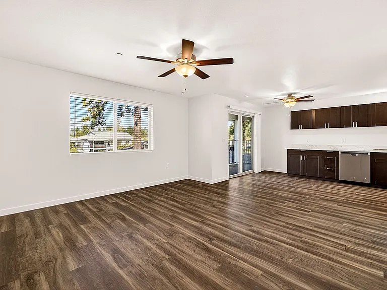 Villa Monterey Apartments — Photo 49