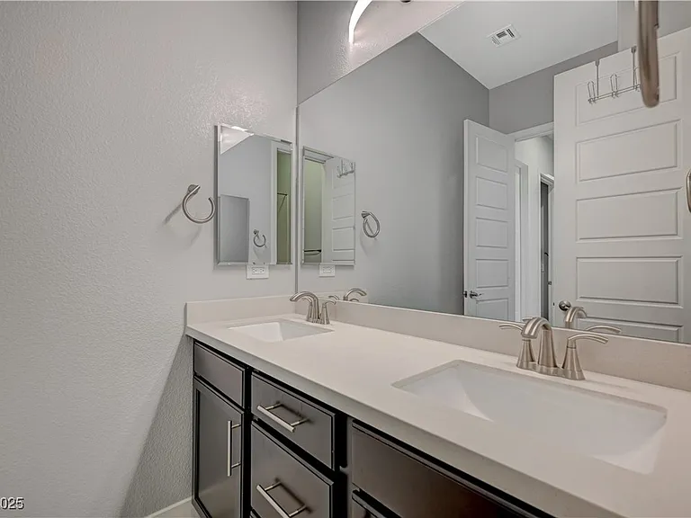 3943 Reyes Ave — Photo 31