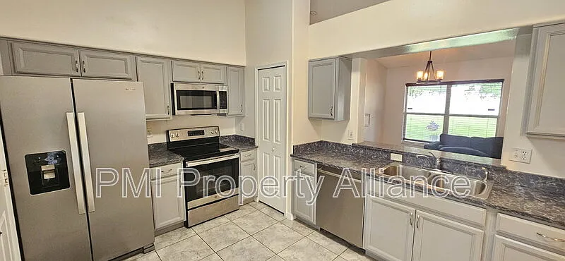 4 bed, 2.0 bath, 1236 sqft, $2,195 — Photo 2