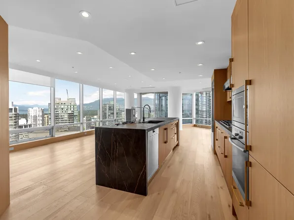 1111 Alberni St #3202, Vancouver, BC V6E 4V2