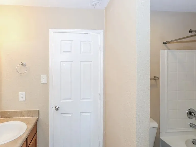 612 N Mulberry St — Photo 1